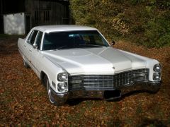 Louer une CADILLAC Fleetwood 75 de 1966 (Photo 0)