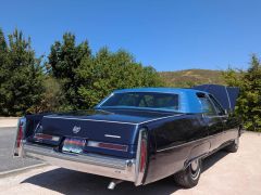 Louer une CADILLAC Fleetwood  de de 1976 (Photo 3)
