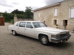 Louer une CADILLAC Fleetwood de de 1977 (Photo 1)