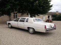 Louer une CADILLAC Fleetwood de de 1977 (Photo 3)