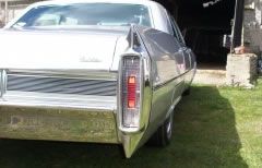 Louer une CADILLAC SEDAN DEVILLE de de 1965 (Photo 3)