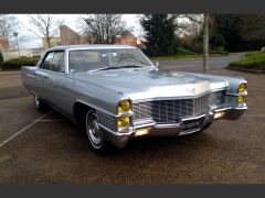 Louer une CADILLAC Sedan Deville de de 1965 (Photo 2)