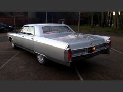 Louer une CADILLAC Sedan Deville de de 1965 (Photo 3)