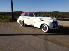 Louer une CADILLAC Sedan serie 61 Fisher de 1939 (Photo 0)