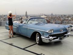 Louer une CADILLAC Série 62 Bleu de de 1958 (Photo 1)