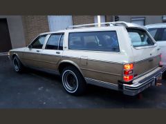 Louer une CHEVROLET Caprice Estate de de 1985 (Photo 2)