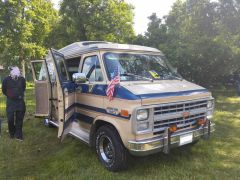 Louer une CHEVROLET Chevy Van G20 de de 1985 (Photo 1)