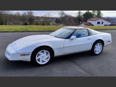 Louer une CHEVROLET Corvette C4 240CV de de 1988 (Photo 1)