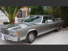 Louer une CHRYSLER NEW YORKER Brougham Four Doors  de de 1974 (Photo 2)