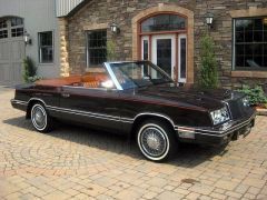 Louer une CHRYSLER Le Baron  de 1983 (Photo 2)