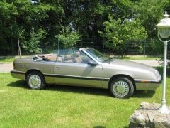 Louer une CHRYSLER Le Baron de de 1988 (Photo 1)