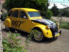 Louer une CITROËN 2CV 007 de 1975 (Photo 0)