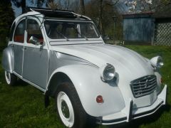 Louer une CITROËN 2CV 4 AZKB de 1976 (Photo 2)