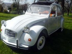 Louer une CITROËN 2CV 4 AZKB de de 1976 (Photo 3)