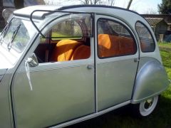 Louer une CITROËN 2CV 4 AZKB de de 1976 (Photo 4)