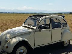 Louer une CITROËN 2CV 6  AZKA de de 1977 (Photo 3)