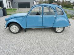 Louer une CITROËN 2CV 6  Spécial de de 1981 (Photo 3)