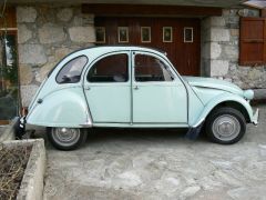 Louer une CITROËN 2CV 6 AZKA de de 1987 (Photo 2)