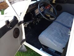 Louer une CITROËN 2CV 6 Club  de de 1988 (Photo 5)