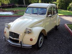 Louer une CITROËN 2CV 6 Club de 1979 (Photo 0)