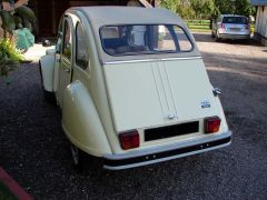 Louer une CITROËN 2CV 6 Club de de 1979 (Photo 3)