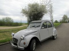 Louer une CITROËN 2CV 6 Spécial de 1980 (Photo 2)