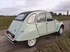 Louer une CITROËN 2CV 6 Spécial de de 1982 (Photo 3)