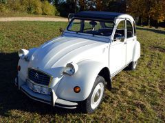 Louer une CITROËN 2CV 6 Spécial de de 1986 (Photo 1)