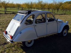 Louer une CITROËN 2CV 6 Spécial de de 1986 (Photo 4)