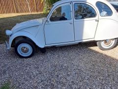 Louer une CITROËN 2CV 6 Spécial de de 1986 (Photo 2)