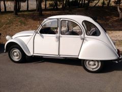 Louer une CITROËN 2CV 6 Spéciale de de 1973 (Photo 3)