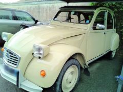 Louer une CITROËN 2CV 6 de 1975 (Photo 1)