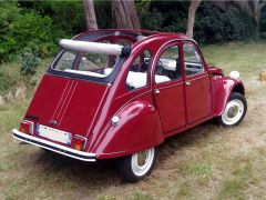 Louer une CITROËN 2CV  de de 1983 (Photo 3)