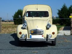 Louer une CITROËN 2CV AK400 de de 1973 (Photo 1)