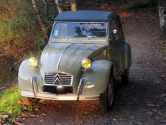 Louer une CITROËN 2CV AZAM de de 1964 (Photo 1)