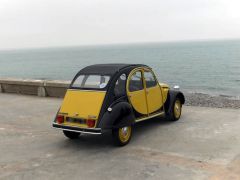 Louer une CITROËN 2CV Charleston de de 1976 (Photo 2)