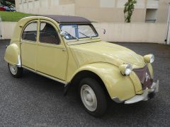 Louer une CITROËN 2CV de 1962 (Photo 1)