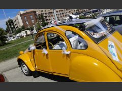 Louer une CITROËN 2CV de de 1974 (Photo 4)