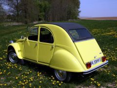 Louer une CITROËN 2CV de de 1976 (Photo 2)