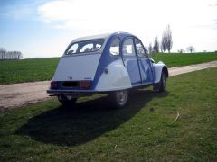 Louer une CITROËN 2CV de de 1977 (Photo 3)