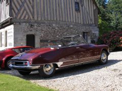 Louer une CITROËN DS 19 cabriolet de de 1963 (Photo 2)