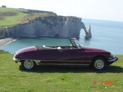 Louer une CITROËN DS 19 cabriolet de de 1963 (Photo 3)