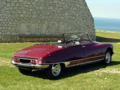 Louer une CITROËN DS 19 cabriolet de de 1963 (Photo 4)