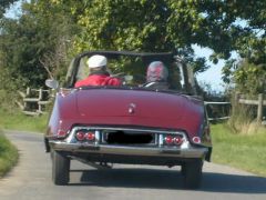 Louer une CITROËN DS 19 cabriolet de de 1963 (Photo 5)