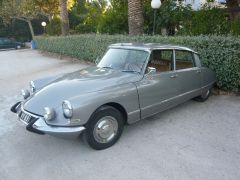 Louer une CITROËN DS 19 Pallas de 1967 (Photo 1)