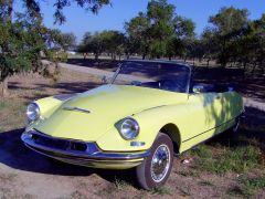 Louer une CITROËN DS 19 de 1961 (Photo 2)