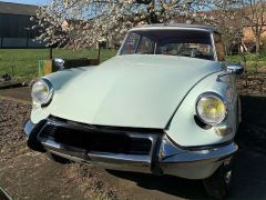 Louer une CITROËN DS 19 de 1963 (Photo 1)