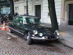 Louer une CITROËN DS 19 de 1965 (Photo 1)