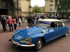 Louer une CITROËN DS 19 de 1970 (Photo 0)