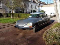 Louer une CITROËN DS 20 Pallas de de 1972 (Photo 1)